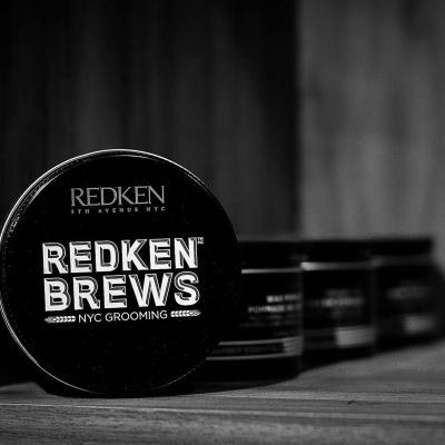 Redken Brews Clay Pomade Gel de păr pentru bărbați 100 ml