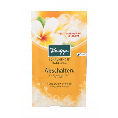 Kneipp Bubbling Mineral Bath Salt Unwind Frangipani & Moringa Sare de baie pentru femei 80 g