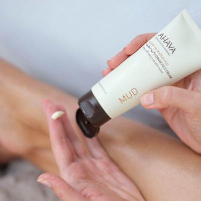 AHAVA Deadsea Mud Leave-On Deadsea Mud Cremă de picioare pentru femei 100 ml