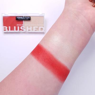 Revolution Relove Colour Play Blushed Duo Blush &amp; Highlighter Konturovací paletka pentru femei 5,8 g Nuanţă Daydream