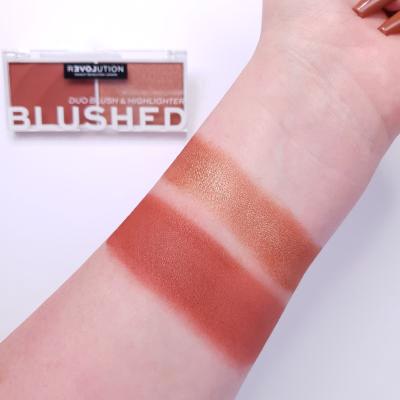 Revolution Relove Colour Play Blushed Duo Blush &amp; Highlighter Konturovací paletka pentru femei 5,8 g Nuanţă Baby