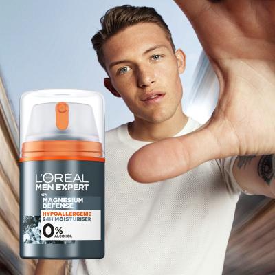 L&#039;Oréal Paris Men Expert Magnesium Defence Set cadou Cremă de zi pentru față Men Expert Magnesium Defence 24h Moisturizer 50 ml + deodorant Men Expert Magnesium Defence 150 ml + gel de duș Men Expert Magnesium Defence Shower Gel 300 ml