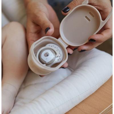 LOVI Soother Container Beige Cutie pentru suzetă pentru copii 1 buc