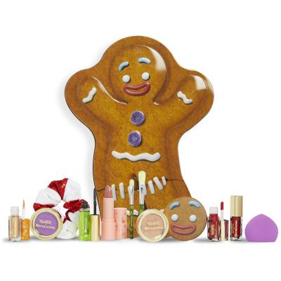 Makeup Revolution London Shrek Gingy 12 Days Advent Calendar Set cadou Fard de pleoape 2 buc + iluminator 1 buc + luciu de buze 2 buc + ruj de buze 1 buc + fard de obraz 1 buc + gel de sprâncene 1 buc + perie 2 buc + burete de machiaj 1 buc + oglindă 1 buc + elastic de păr 1 buc