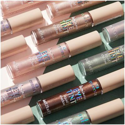 Essence Luminous Eye Tint Liquid Shadow Fard de pleoape pentru femei 6 ml Nuanţă 06 Sparkly Jade