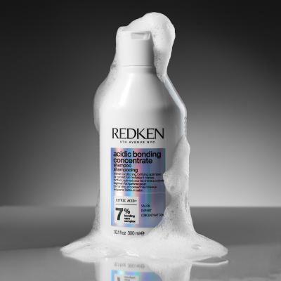 Redken Acidic Bonding Concentrate Dream Big Set cadou Șampon Acidic Bonding Concentrate 300 ml + balsam Acidic Bonding Concentrate 300 ml + tratament pentru păr Acidic Bonding Concentrate Leave-In 150 ml